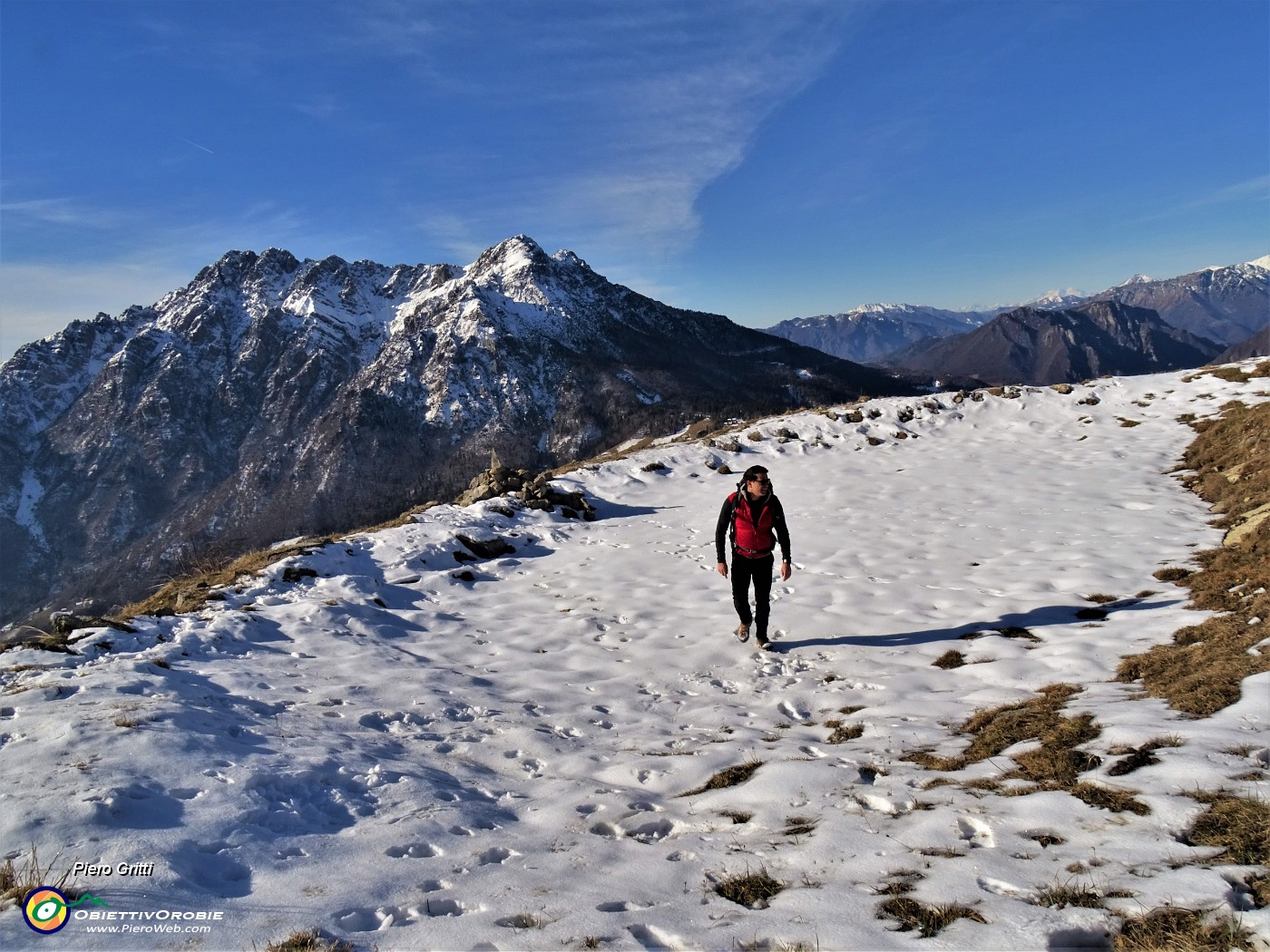 14 Nella pozza innevata con vista in Alben.JPG